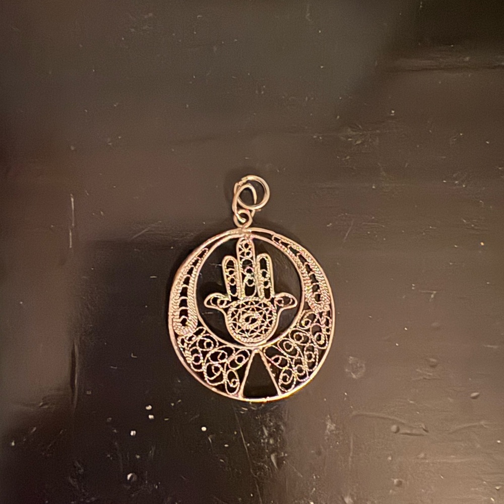 Elegant Silver Filigree Hamsa Pendant